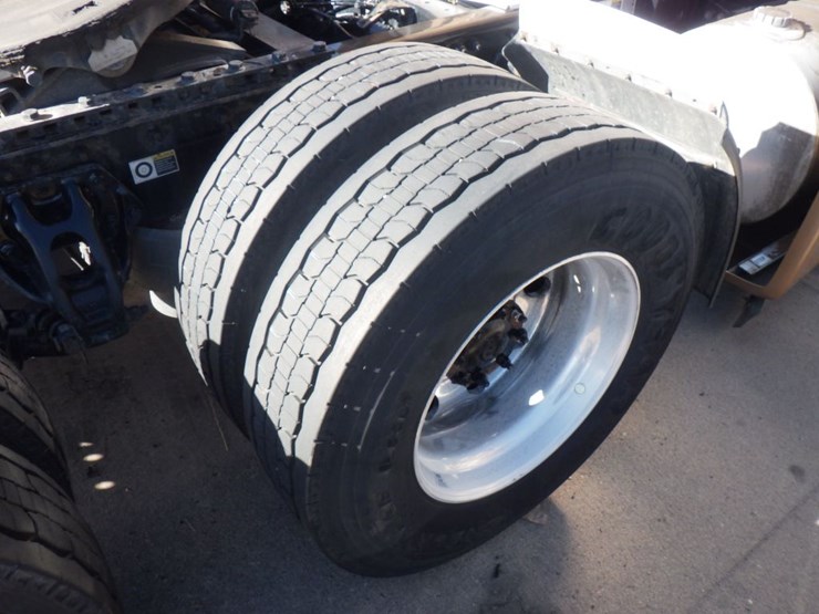 2022-kenworth-t680-image-6