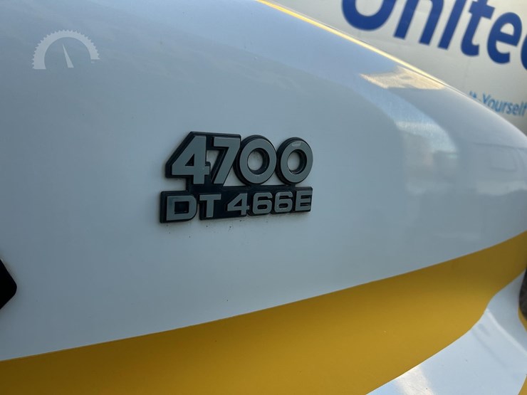 2001-international-4700-image-11