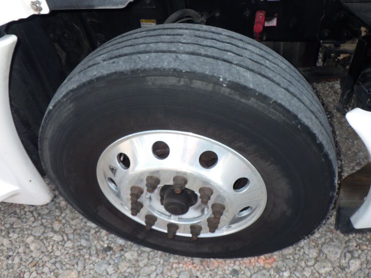 2017-freightliner-cascadia-125-image-27