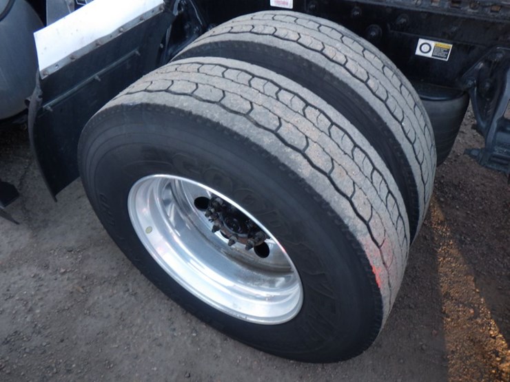 2024-kenworth-t680-image-13