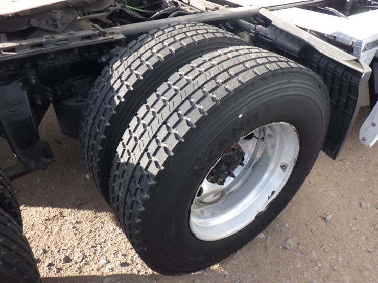 2022-freightliner-cascadia-126-image-8