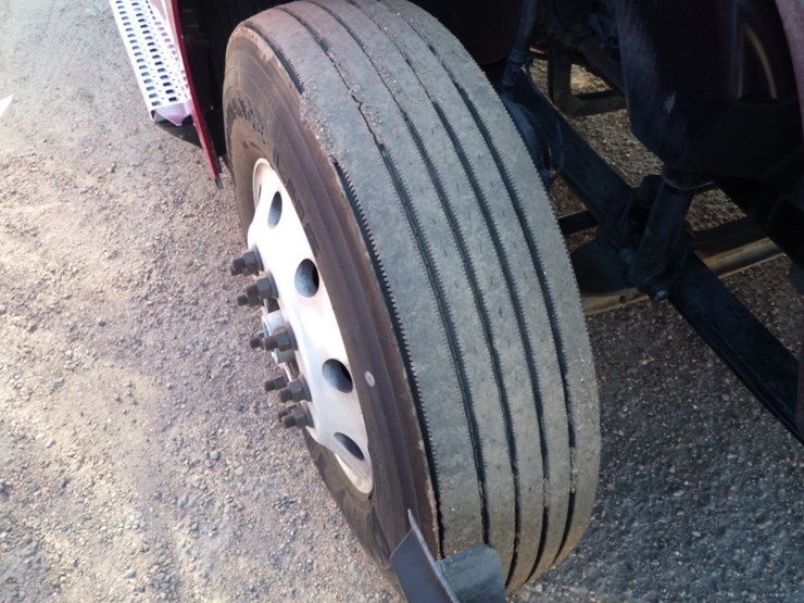 2021-volvo-vnl-300-image-30