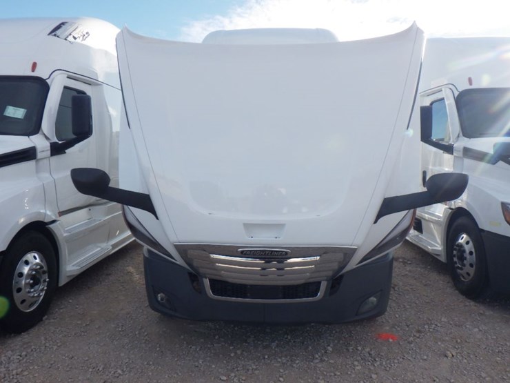 2022-freightliner-cascadia-126-image-26