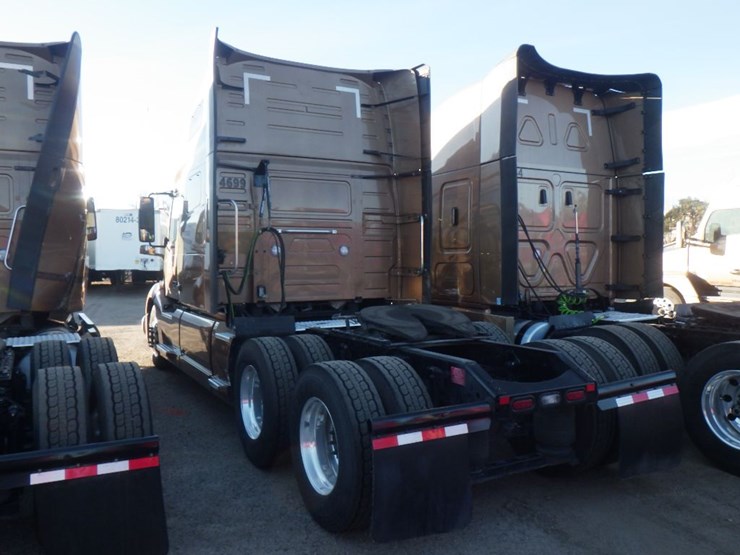 2023-volvo-vnl-760-image-11