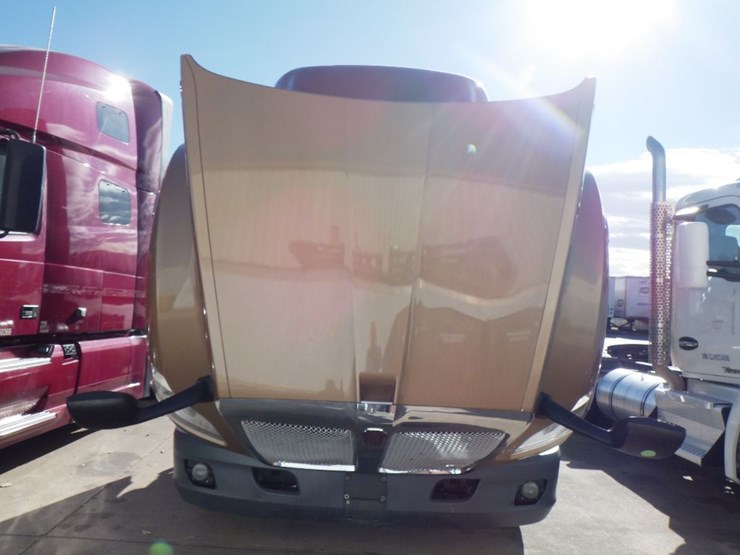 2022-kenworth-t680-image-25