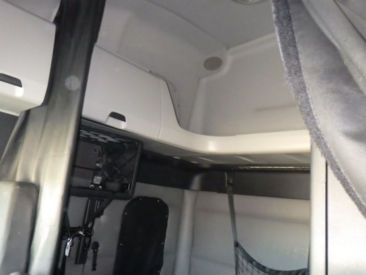 2022-freightliner-cascadia-126-image-20