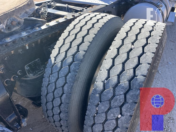 2021-freightliner-coronado-122-sd-image-6