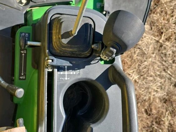 2016-john-deere-1025r-image-14