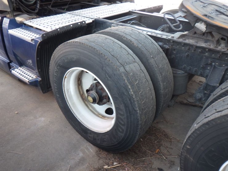 2020-volvo-vnl-760-image-12