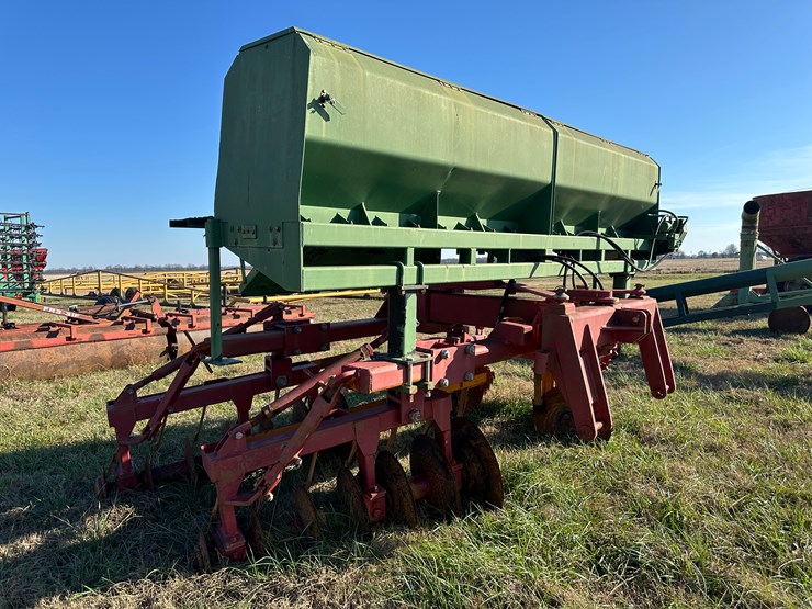 #35840-•-tandem-levee-plow-w/seed-box-image-2