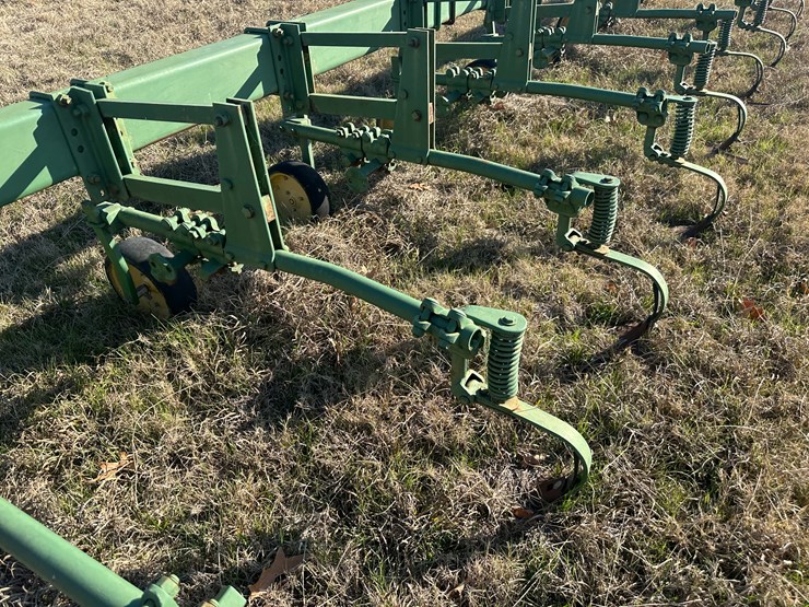 #35831-•-8-row-30"-cultivator-image-6