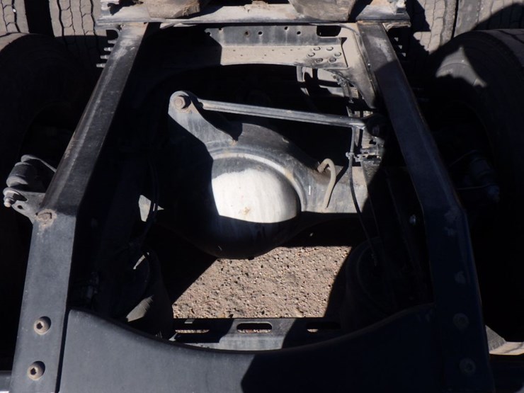 2022-volvo-vnl-760-image-9