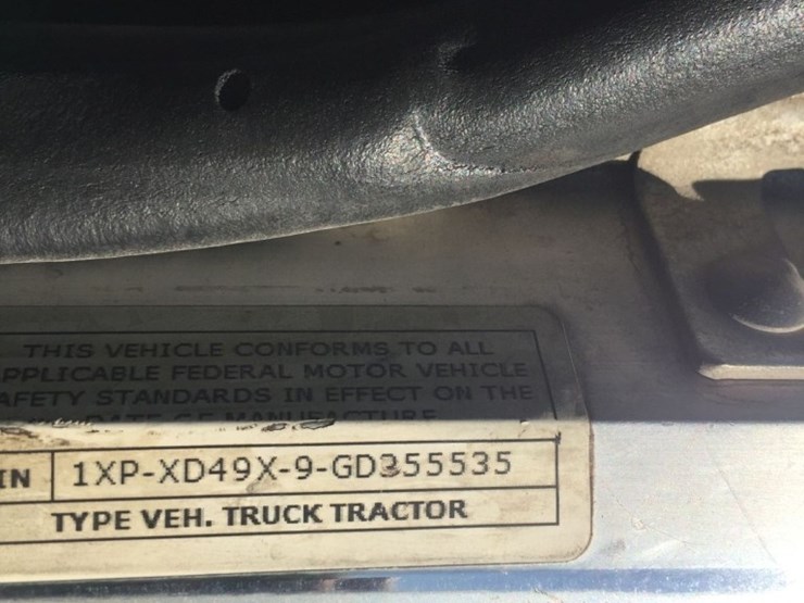 2016-peterbilt-389-image-14