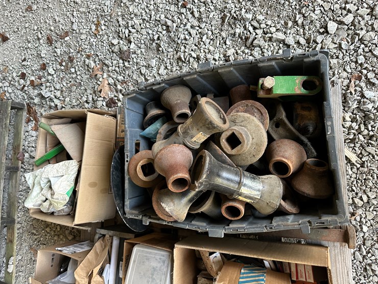 #35889-•-lot-of-disk-spacers-and-other-parts-image-1