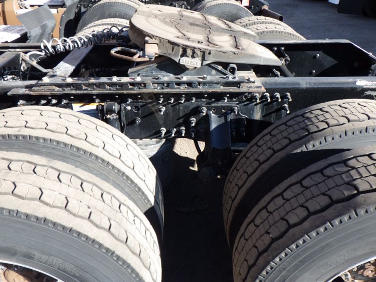 2022-volvo-vnl-760-image-15