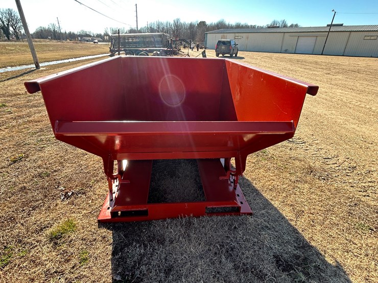 #37635-•-unused-2.0cy-skid-steer-hopper-w/fork-pockets-image-2