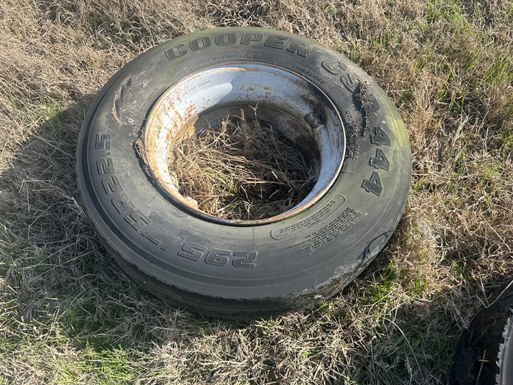 #36278-•-lot-of-(2)-295/75r22.5-tires-&-rims-image-5
