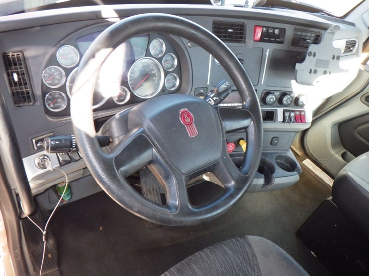 2022-kenworth-t680-image-16