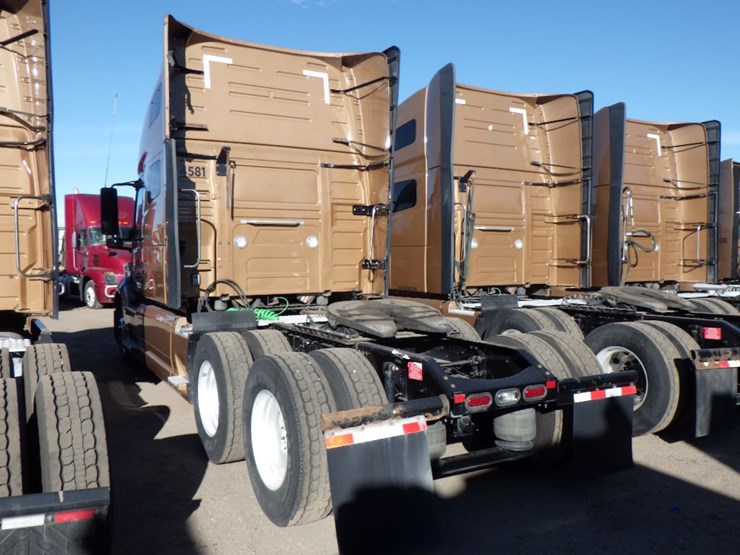 2022-volvo-vnl-760-image-13