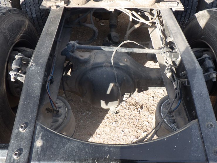 2022-freightliner-cascadia-126-image-11