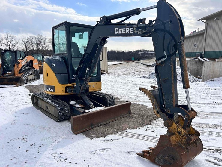 2019-deere-35g-image-7