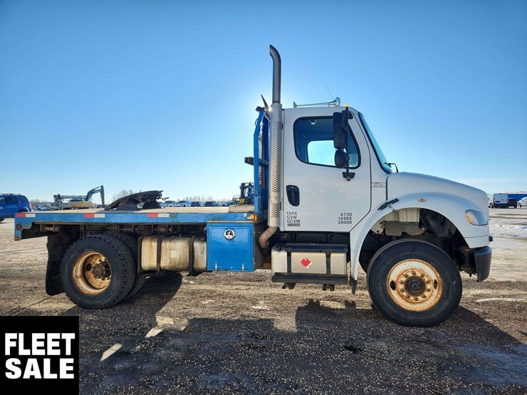 2008-freightliner-m2-106-image-10