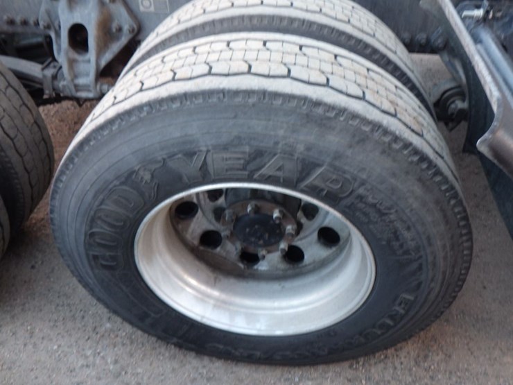 2022-kenworth-t680-image-6