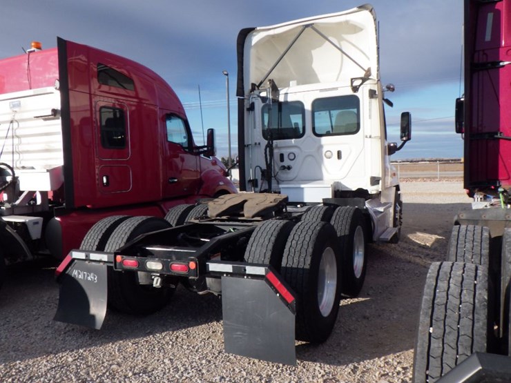 2018-freightliner-cascadia-113-image-7