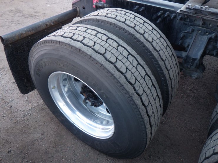 2023-volvo-vnl-760-image-6