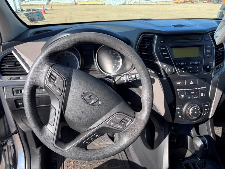 2016-hyundai-santa-fe-image-9