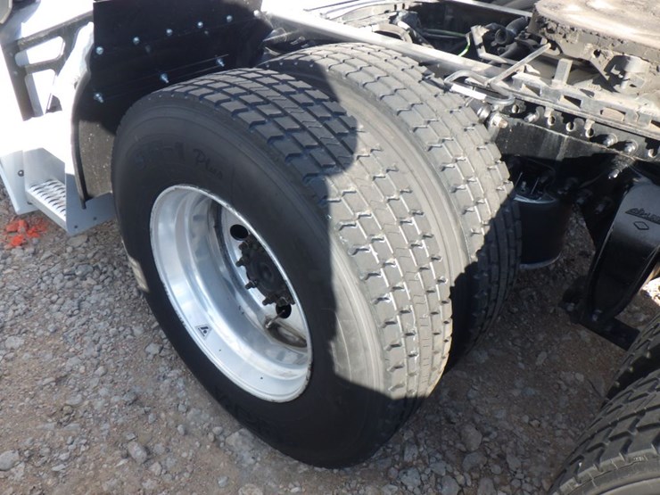 2022-freightliner-cascadia-126-image-16