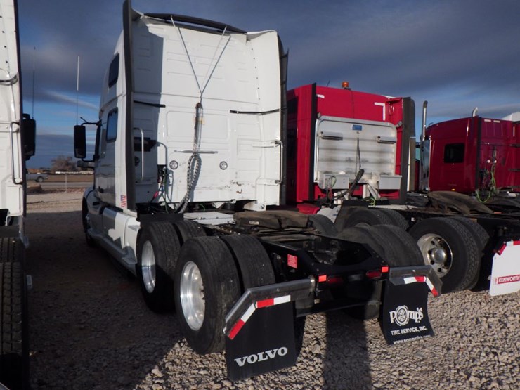 2021-volvo-vnl-860-image-16