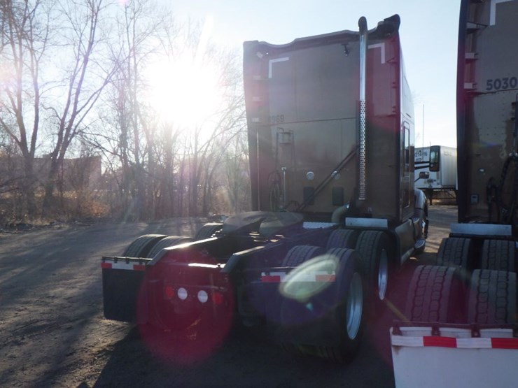 2022-kenworth-t680-image-13