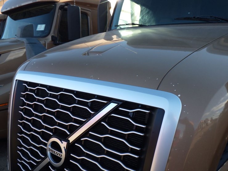 2022-volvo-vnl-760-image-3