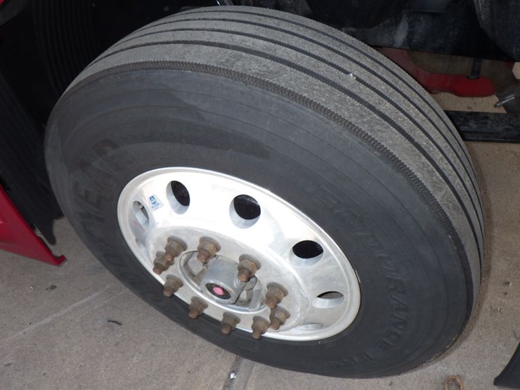 2020-volvo-vnl-760-image-28