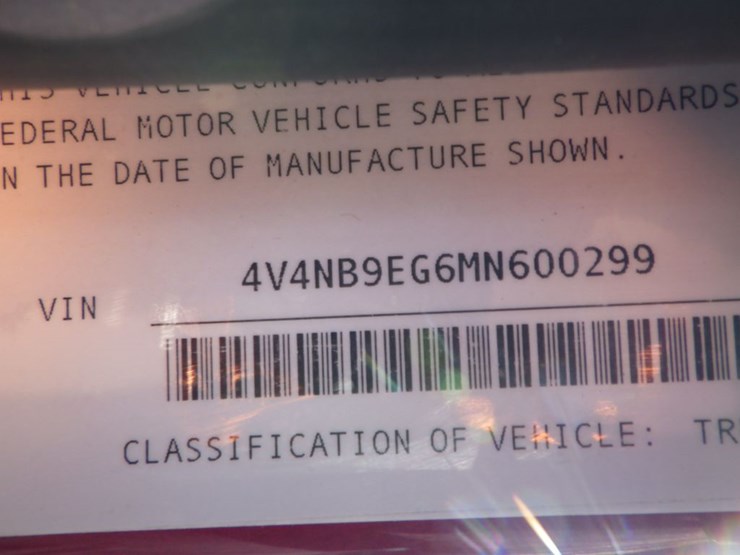 2021-volvo-vnl-300-image-23