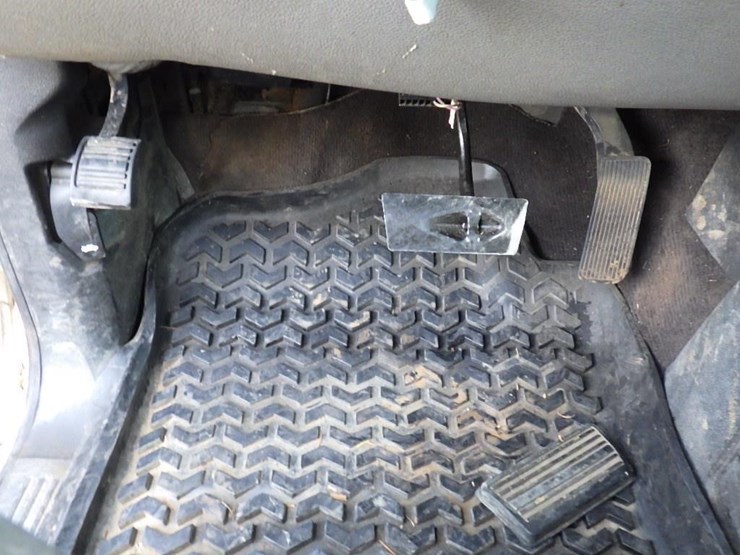 2012-chevrolet-3500-image-22