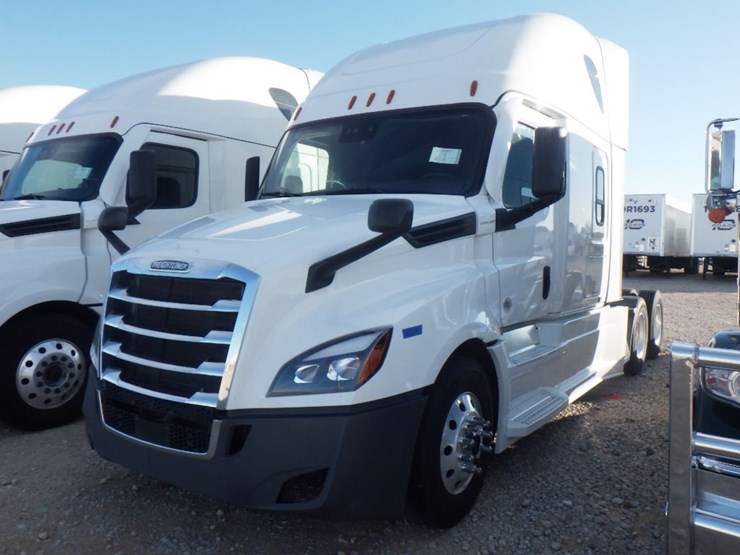 2022-freightliner-cascadia-126-image-1