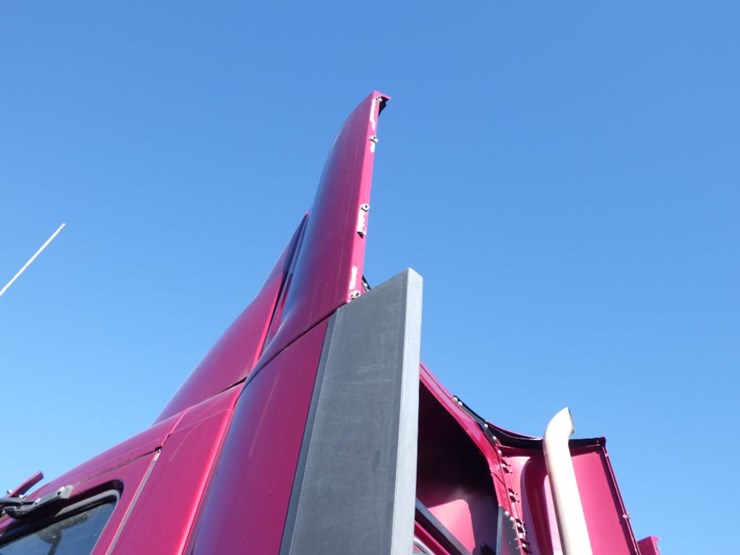 2021-volvo-vnl-300-image-19