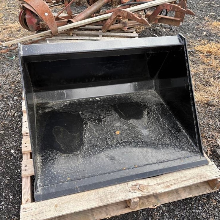 (New) 36in Dingo Bucket