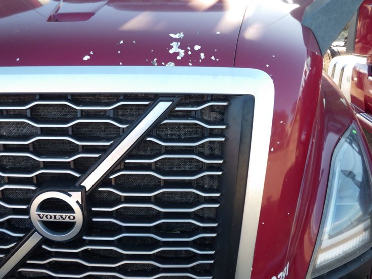 2021-volvo-vnl-300-image-5