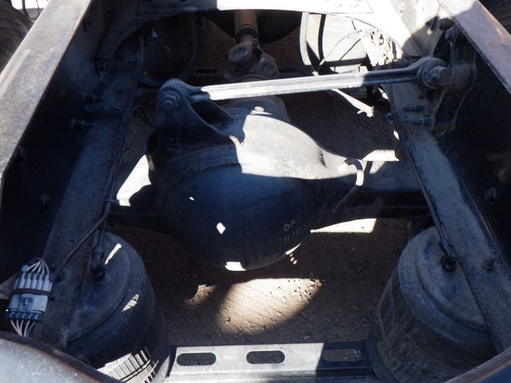 2022-volvo-vnl-760-image-12