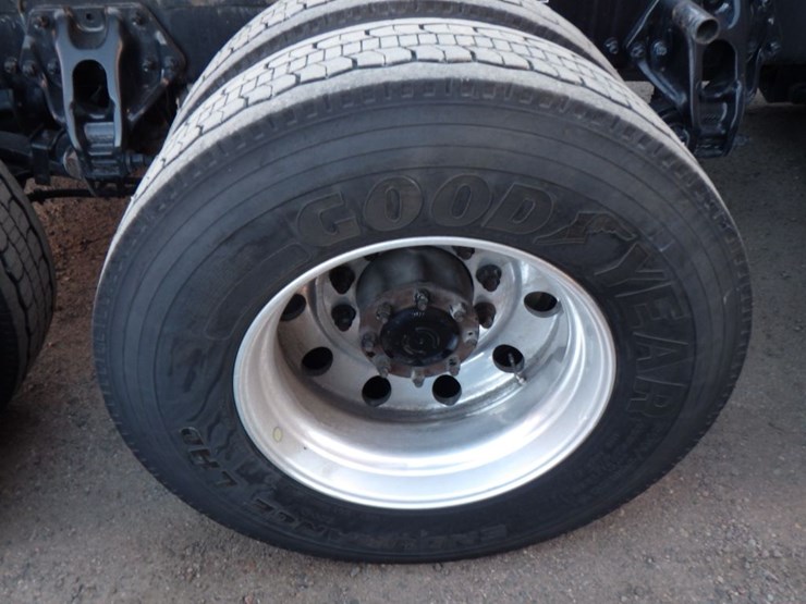 2022-kenworth-t680-image-6