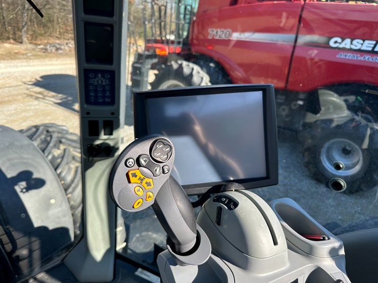 2014-new-holland-t8.330-image-73