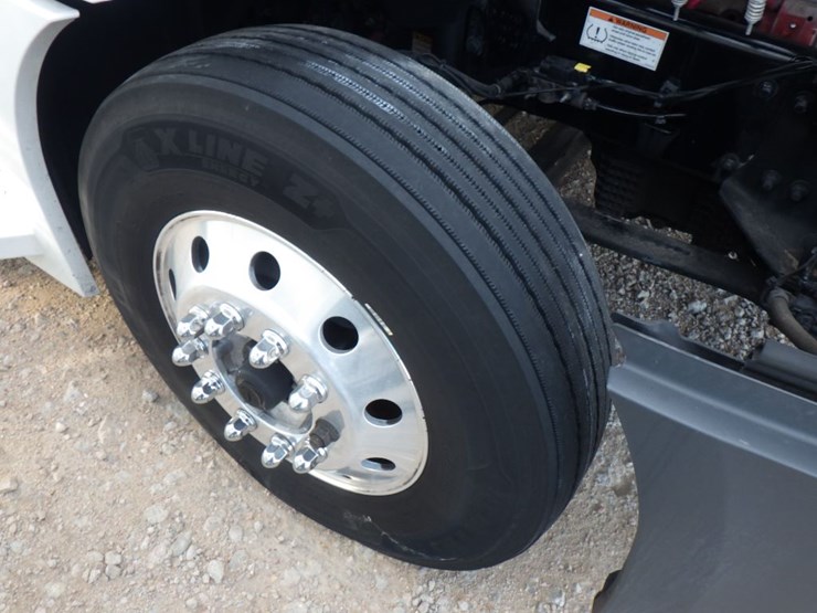 2022-freightliner-cascadia-126-image-28