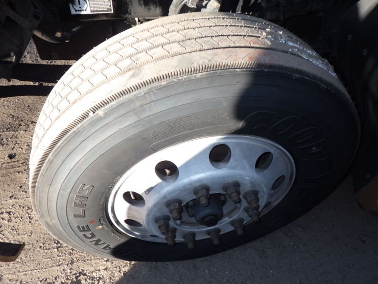 2022-kenworth-t680-image-24