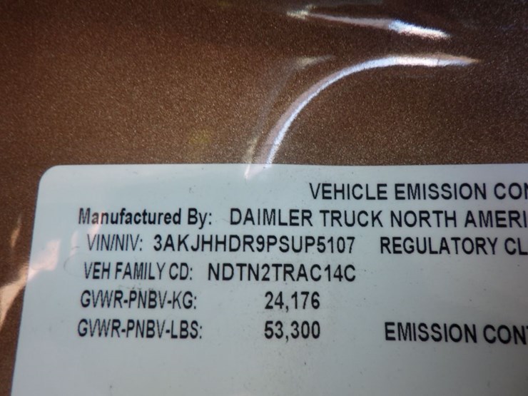 2023-freightliner-cascadia-126-image-18