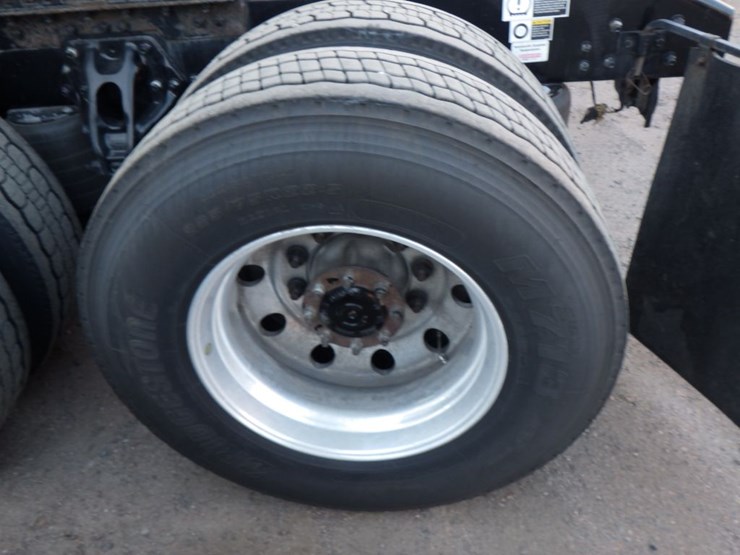 2022-kenworth-t680-image-14