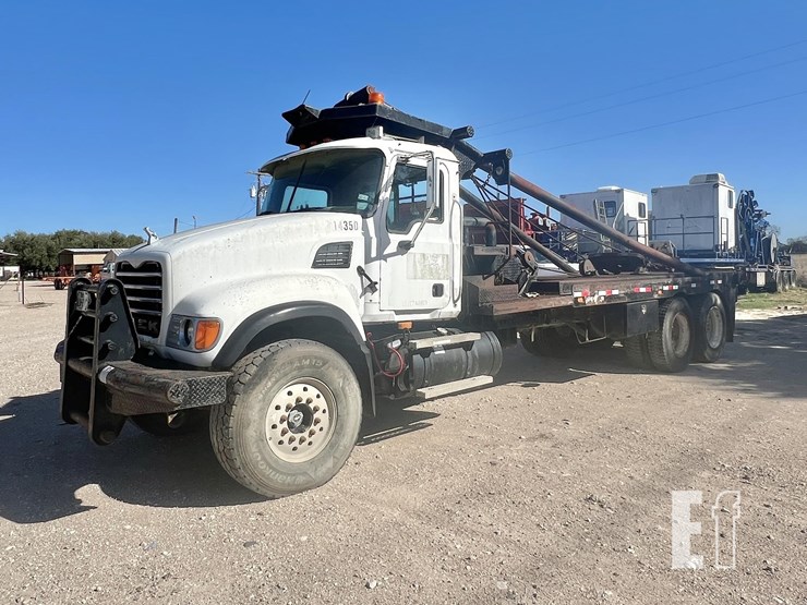 2007-mack-granite-cv713-image-2