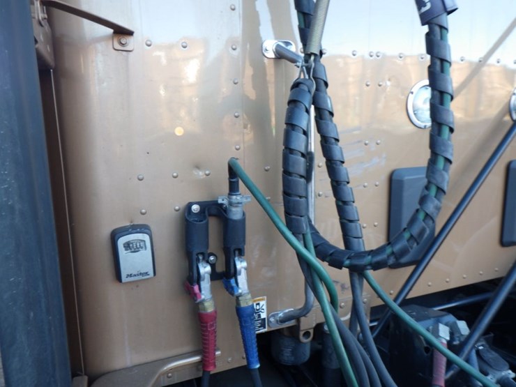 2022-kenworth-t680-image-17